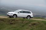 Volkswagen Golf Alltrack 2017 года (UK)